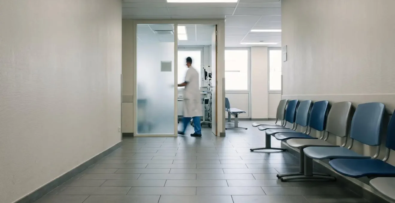 Scène évoquant l'urgence médicale d'une consultation ORL pour surdité brusque